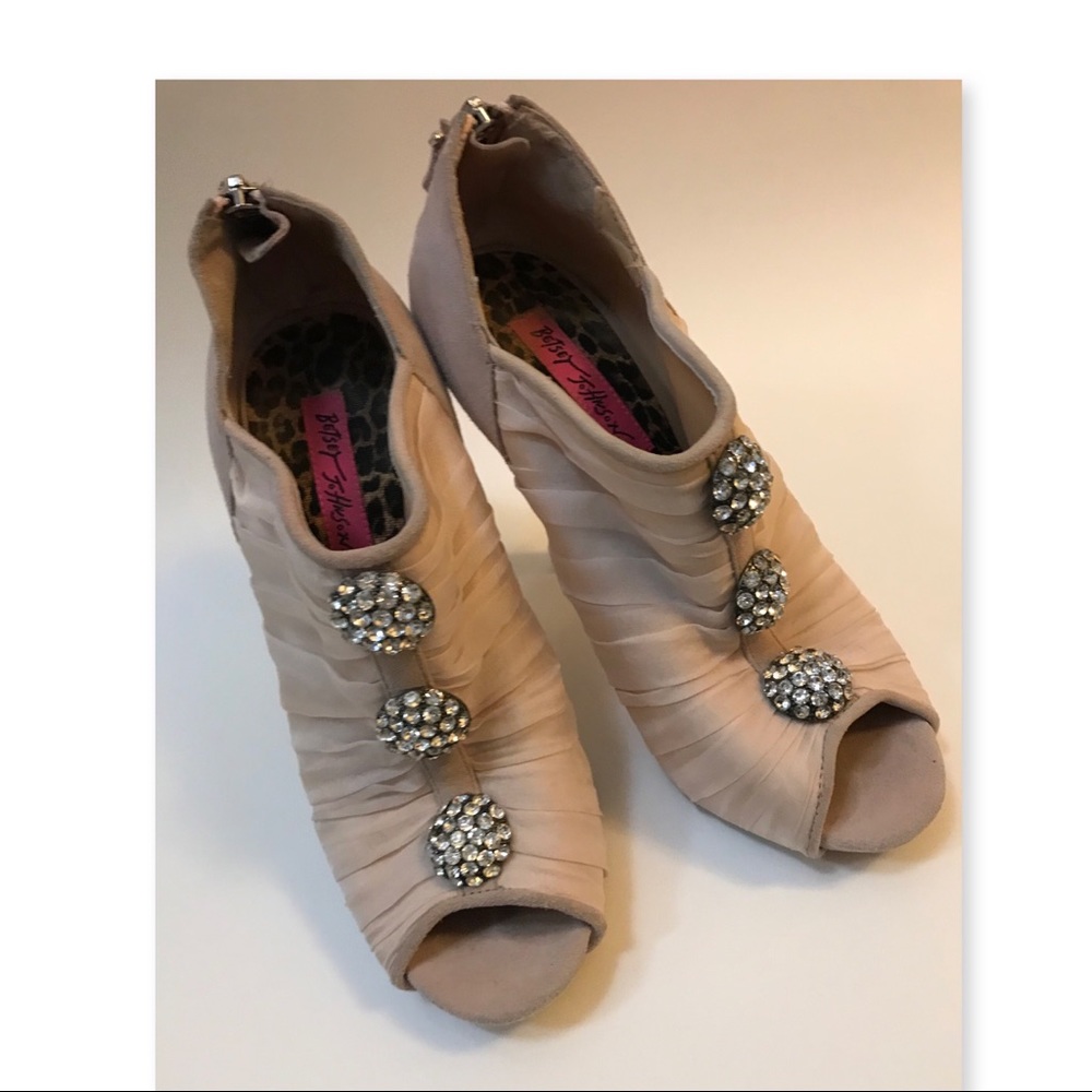 Betsy Johnson blush open toe bootie size 7.5